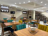 Un lugar para sentarse en Luxmani Hotel & Spa