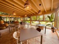 En restaurant eller et andet spisested på CASA DEL AGUA - La Rioja