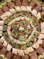 DisahDesert's Soul Wadi Rum的一张带有绿色植物的食物特写