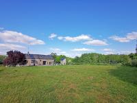 an old farm house with a large grass field at A l&#39;Orée du Lac, 500m lac de Chamboux in Saint-Martin-de-la-Mer
