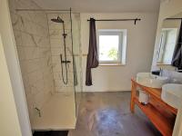 a bathroom with a glass shower and two sinks at A l&#39;Orée du Lac, 500m lac de Chamboux in Saint-Martin-de-la-Mer