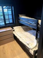 Cama ou camas em um quarto em Ny kvalitetshytte-158 m2-Kikut!