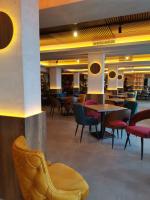 Khu vực ghế ngồi tại HUSKY Milmari