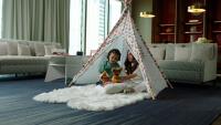 Four Seasons Hotel Kuwait at Burj Alshayaに滞在中の子供
