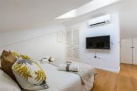 Televízia a/alebo spoločenská miestnosť v ubytovaní Duplex Haven