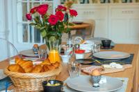 Đồ ăn tại/gần nhà khách