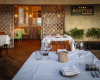 Fera Palace Hotelにあるレストランまたは飲食店