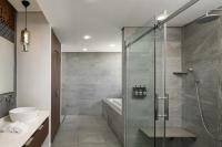 Crowne Plaza - Dar Es Salaam by IHGにあるバスルーム
