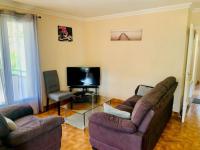 Televízia a/alebo spoločenská miestnosť v ubytovaní Appartement F3, 4 Couchages, Balcon, Wi-Fi, Garage, Ascenseur, Proche Centre et Cures, Amélie-les-Bains - FR-1-703-97