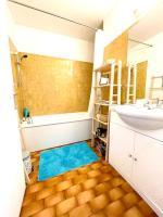a bathroom with a sink and a tub and a sinkessment at Beautiful apartment with Eiffel tower view in Puteaux