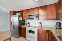 Amazing 1br ocean view condo ! Laketown 1316にあるキッチンまたは簡易キッチン