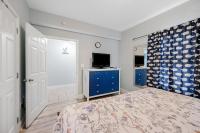 Amazing 1br ocean view condo ! Laketown 1316にあるベッド