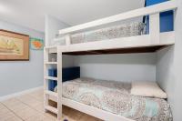 Amazing 1br ocean view condo ! Laketown 1316にあるベッド