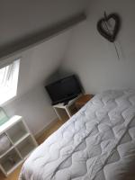 a bedroom with a bed and a flat screen tv at Baie de Somme, Quend-Plage, 50m de plage, appart 4 a 6 personnes in Quend