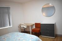 Postel nebo postele na pokoji v ubytování Pleasant Apartment in near Birmingham City Center