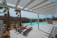 Bazén v ubytovaní Arcs Suites & Residences alebo v jeho blízkosti