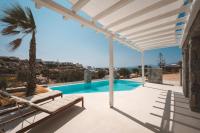 Bazén v ubytovaní Arcs Suites & Residences alebo v jeho blízkosti