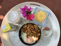 ホテルの敷地内または近くでの食事または食べ物