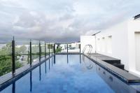Bazén v ubytování Modern villa with pool close to the beach - LP #97 nebo v jeho okolí