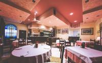 Reštaurácia alebo iné gastronomické zariadenie v ubytovaní Quari Hotel Restaurant & Pizza