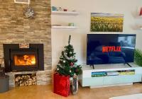 TV a/nebo společenská místnost v ubytování Veselíčko 44