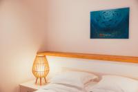 Postel nebo postele na pokoji v ubytování Beachfront Comfort Apartment NIVES