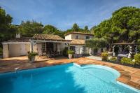 Poolen vid eller i n&auml;rheten av Villa with Spa, Pool and view of St Tropezs gulf