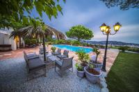 Poolen vid eller i n&auml;rheten av Villa with Spa, Pool and view of St Tropezs gulf