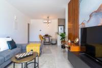 TV a/nebo společenská místnost v ubytování Flair 1-Bedroom Apartment in Larnaca