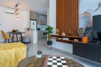 TV a/nebo společenská místnost v ubytování Flair 1-Bedroom Apartment in Larnaca