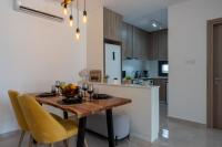 Kuchyň nebo kuchyňský kout v ubytování Flair 1-Bedroom Apartment in Larnaca