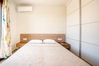 A bed or beds in a room at Sky Hills