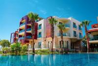 Bazén v ubytování Sundance Suites Hotel nebo v jeho okolí