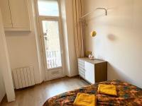 Postel nebo postele na pokoji v ubytov&aacute;n&iacute; Pleasant 3-bedroom flat in the center of Marseille