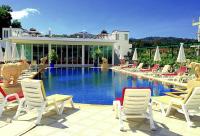 Bazén v ubytování Stunning 4-BR House with Inviting Swimming Pool nebo v jeho okolí
