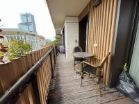 a balcony with a table and chairs on a building at Appartement Luxueux 3 pièces climatisé avec Terrasse, 5 couchages - 17ème Arrondissement de Paris in Clichy