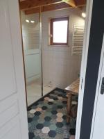 Ein Badezimmer in der Unterkunft LE CHALET