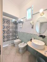 Koupelna v ubytování Hotel Guarracino