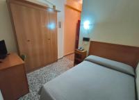A bed or beds in a room at Hotel Cogullada