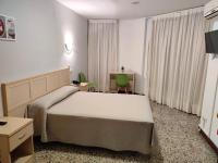 A bed or beds in a room at Hotel Cogullada