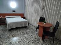 A bed or beds in a room at Hotel Cogullada