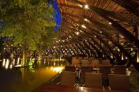 En restaurant eller et andet spisested på Hilltop Villa H226 - nằm trong khuôn viên Flamingo Đại Lải