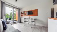 Televízia a/alebo spoločenská miestnosť v ubytovaní Apartamenty Sun & Snow Sanatoryjna - blisko plaży
