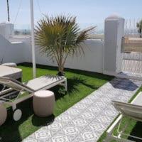 Vonkajšia záhrada v ubytovaní La Concha Boutique Apartments - Adults Only