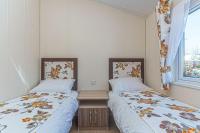 Postel nebo postele na pokoji v ubytování Bodafon Park Lodge