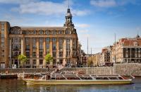 Uitzicht op een rivier vlak bij het hotel