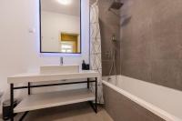 Koupelna v ubytování Liberdade Concept 3BDR Apartment by LovelyStay