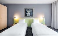 Ein Bett oder Betten in einem Zimmer der Unterkunft Park Plaza Berlin