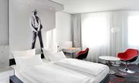 Ein Bett oder Betten in einem Zimmer der Unterkunft Park Plaza Berlin