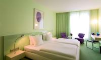 Ein Bett oder Betten in einem Zimmer der Unterkunft Park Plaza Berlin